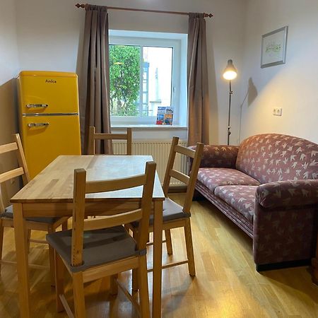 Apartment In Historic Town House Gmunden Exteriör bild