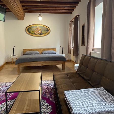 Apartment In Historic Town House Gmunden Exteriör bild